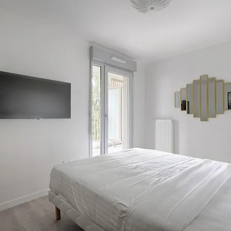 شقة Elegant 3 Bedrooms *